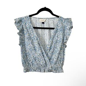 Universal thread blue floral crop top in women’s size M